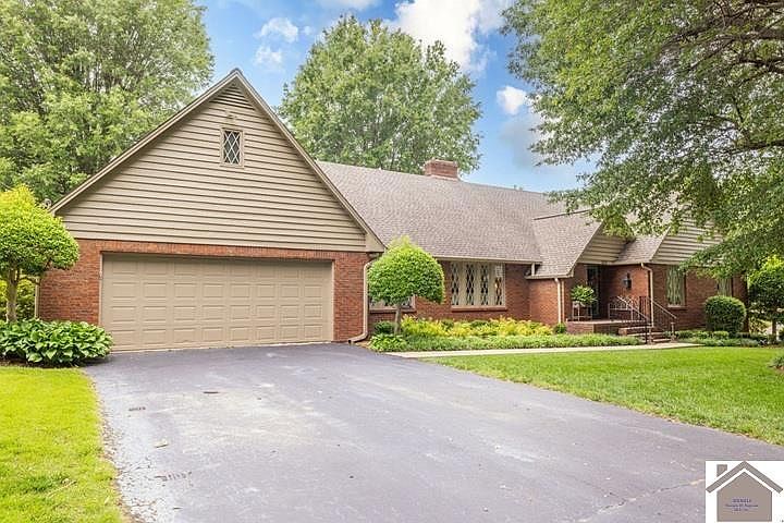 1st image of 203 Golf Club Ln