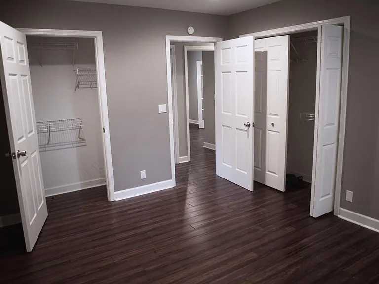 Master Bedroom, Dual Closets