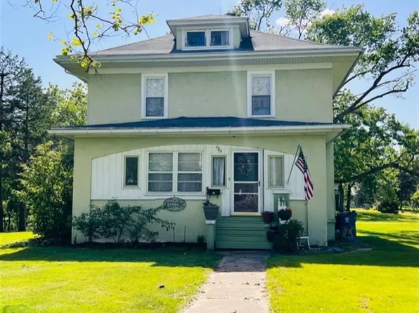 520 Mill St, Toronto, IA 52777