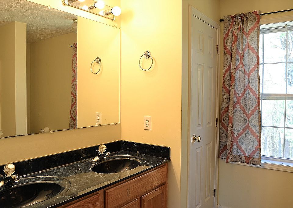 1st image of 786 Oakland Avenue Ext