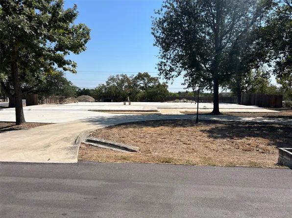 102 Pecan Dr, Mountain City, TX 78610