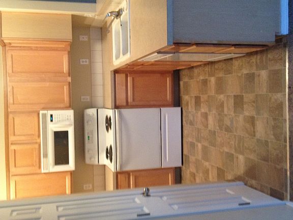 4th image of 467 N 2nd St