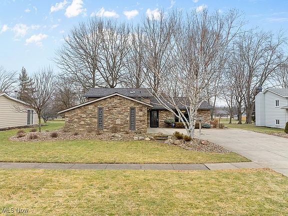 3rd image of 20264 Glenwood Ln