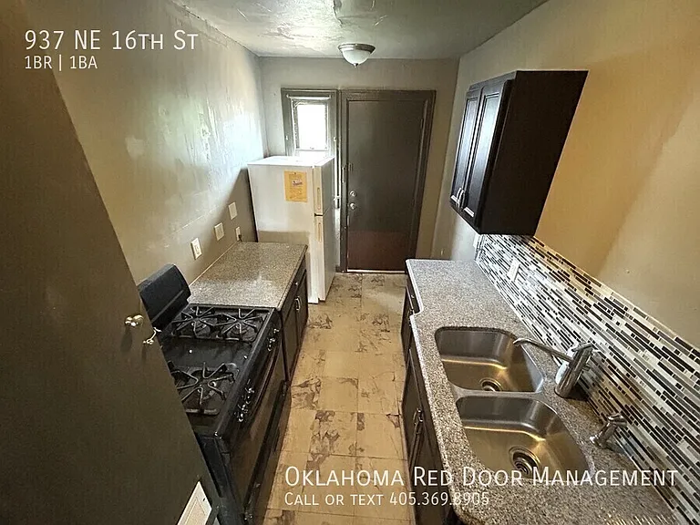 937 NE 16th St — Photo 2