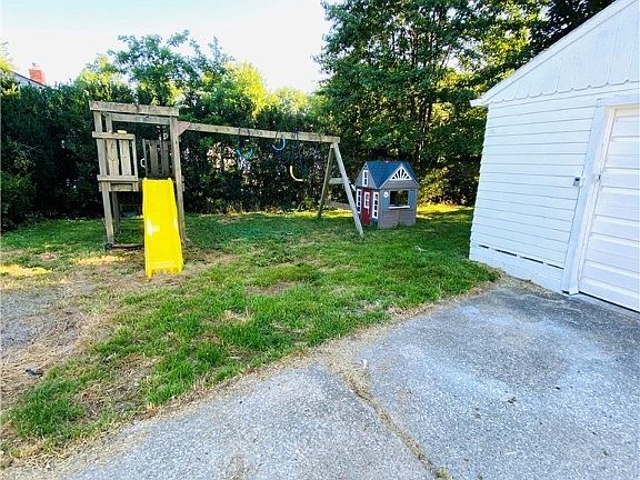 4th image of 545 Moherman Ave