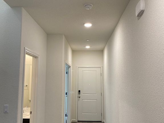 4th image of 3032 Welton Cir