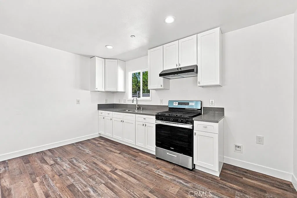 2 bed, 850 sqft, $2,900 — Photo 3