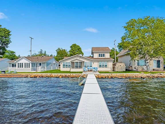 2nd image of 1027 E Lake Mitchell Dr