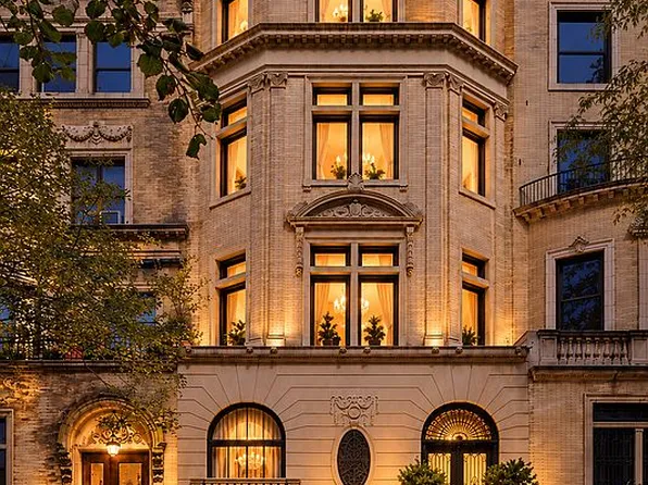 313 W 74th St, New York, NY 10023