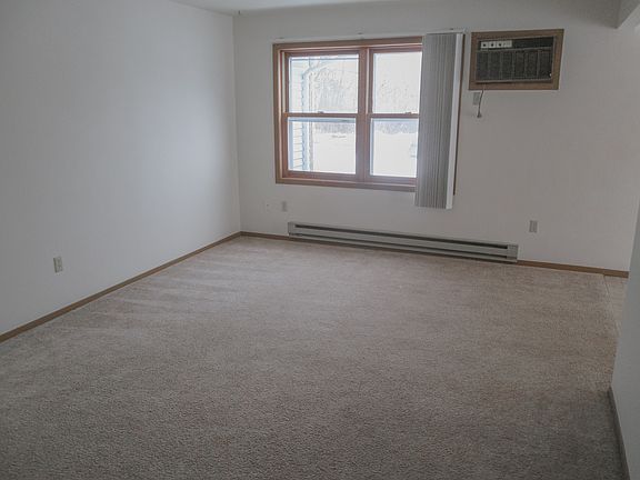 3rd image of 308 Pine Crest Dr APT 1