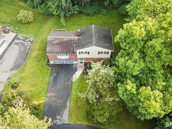 3rd image of 1185 Highview Terrace