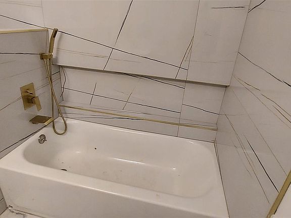 5th image of 17147 Dresden St