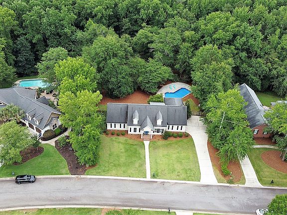 3rd image of 185 River Wind Dr