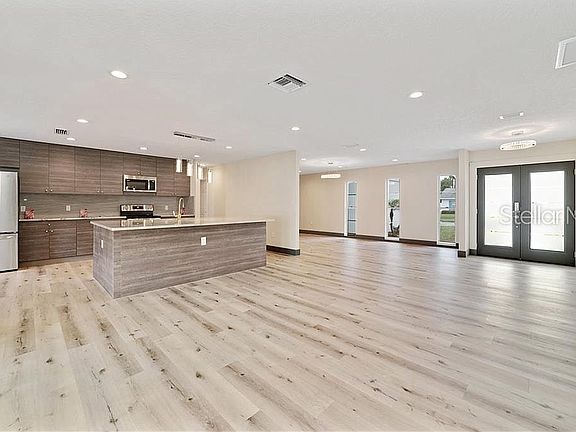 4th image of 311 Idyllwilde Dr