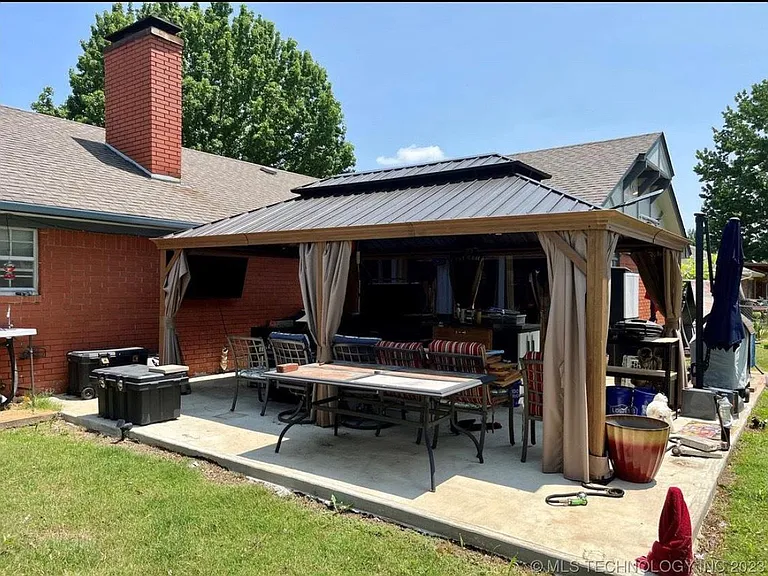 2721 Jefferson St — Photo 6
