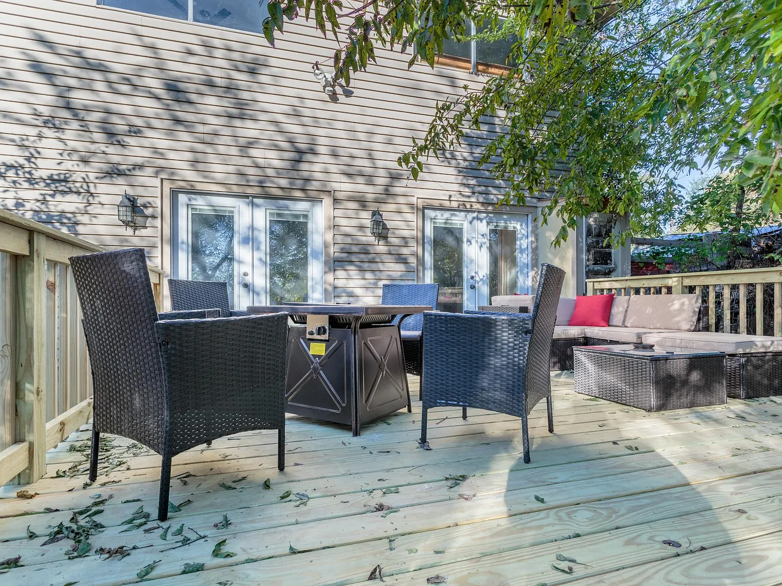 1307 Perez St — Photo 2