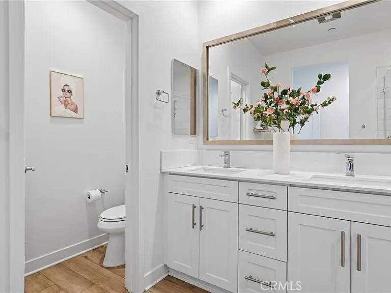 2560 Valentina Way — Photo 32