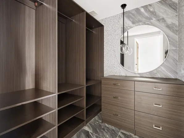 30 Riverside Boulevard image 11 of 16