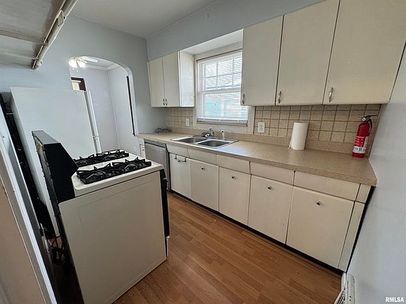 5th image of 2537 S 5th St