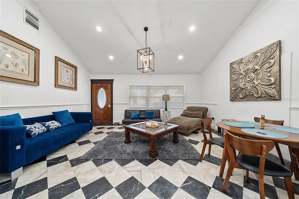 2 bed, 2.0 bath, 1500 sqft, $1,950 — Photo 2