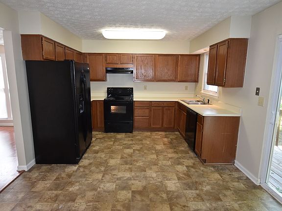 3rd image of 230 Scotch Pine Ct