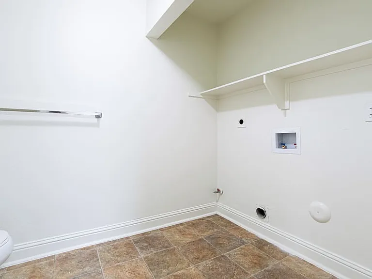 8303 Maumee Rd — Photo 5