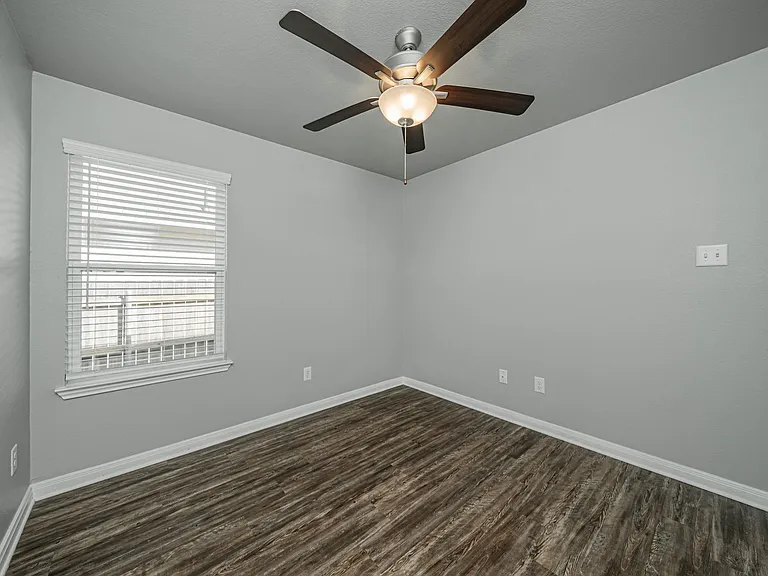 525 Fallbrook Dr — Photo 43