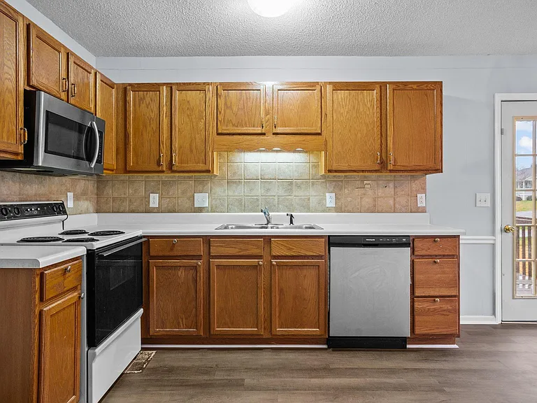 6818 Salem Quarter Rd — Photo 11
