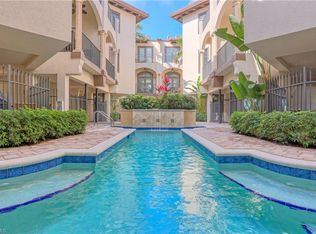 688 10th Ave S, Naples, FL 34102