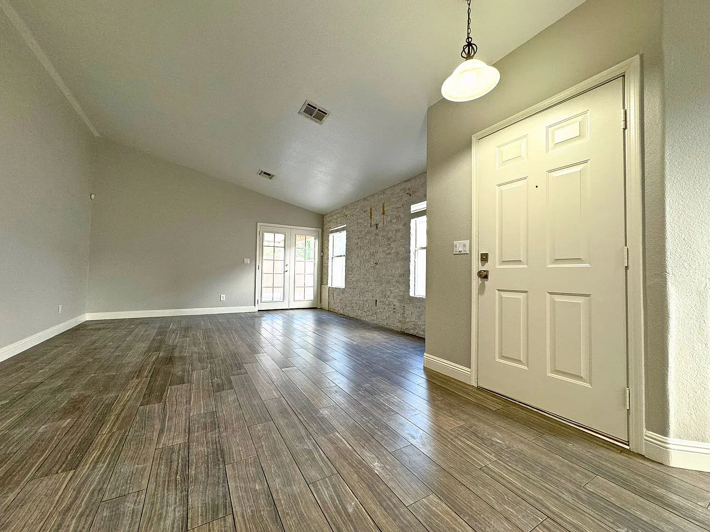 ** Coming Soon on 9/01/2026 ** Fully renovated with a contemporary flair One-Story Home — Photo 4