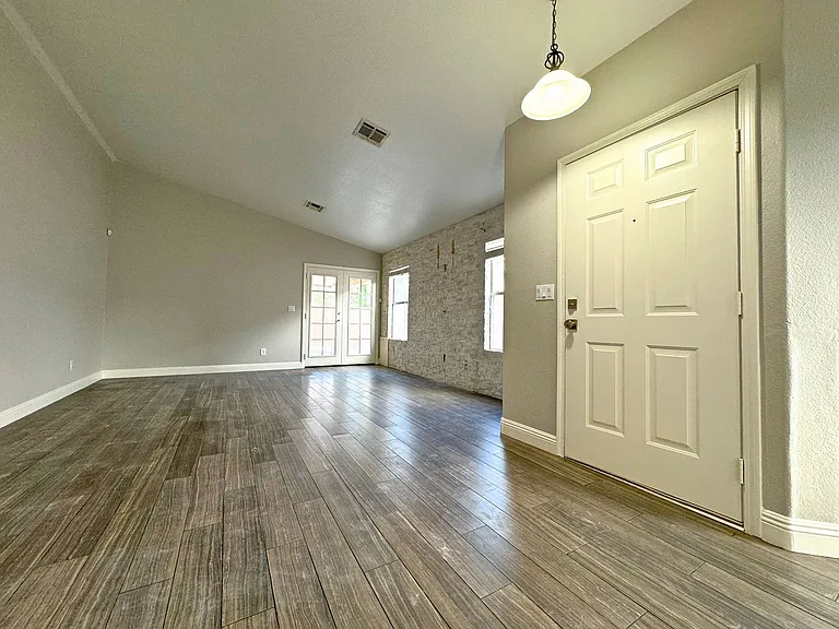 3740 Alliance St — Photo 4