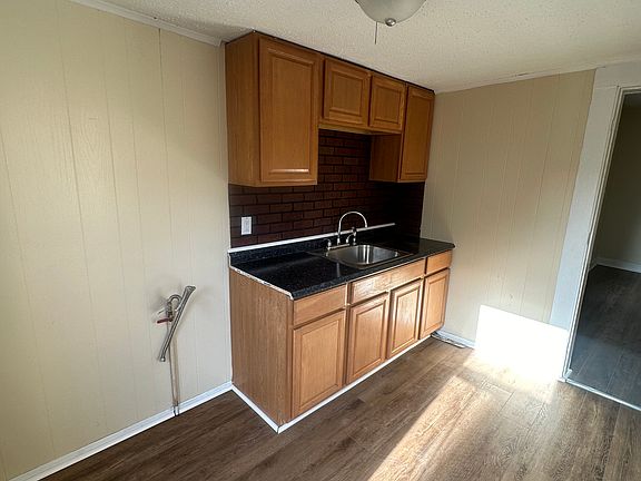 4th image of 470 Main St #1B