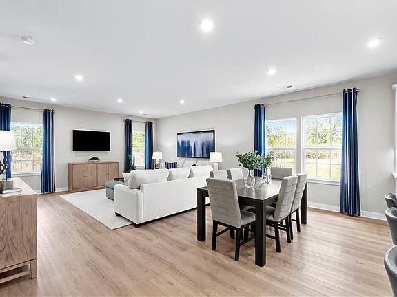 4th image of 7128 Holiday Ln