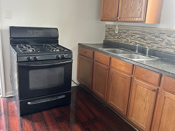 2nd image of 3801 Catalpa St