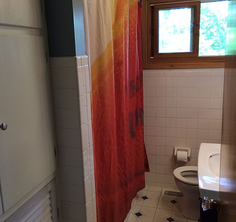 2nd image of 3830 S Dearborn St