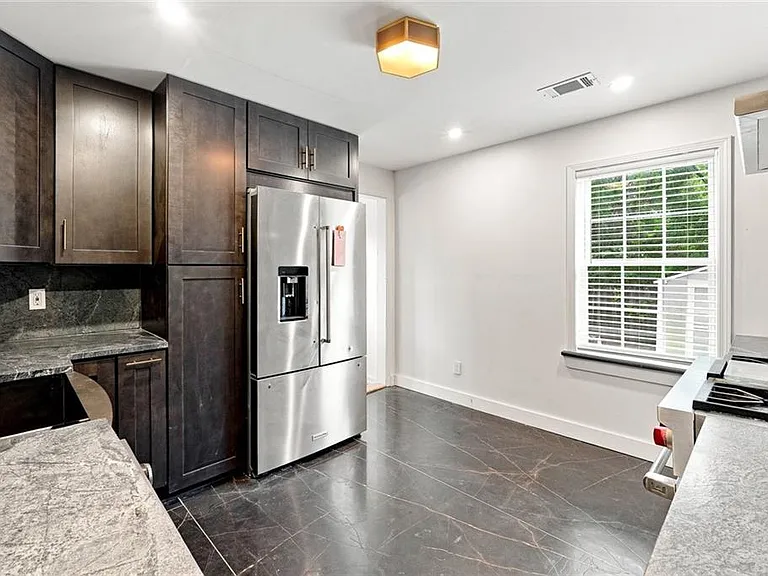 1911 Woodland Hills Ave NW — Photo 9