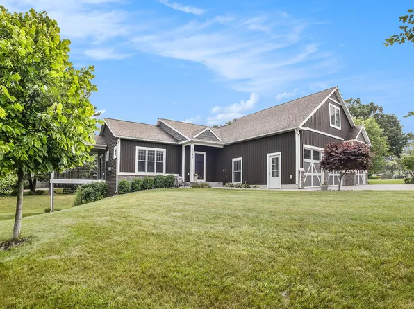 1398 N Lakeshore Dr, Ludington, MI 49431