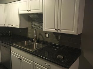 9527 University Ave APT 16, Clive, IA 50325