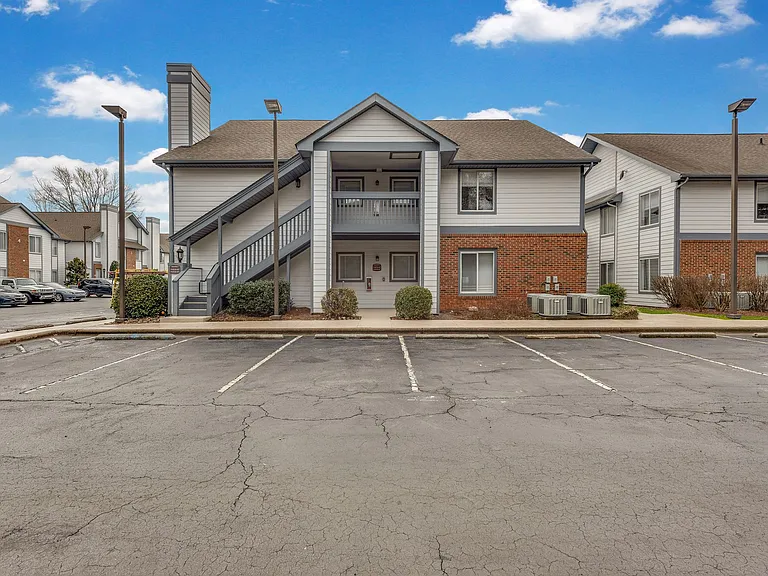 Vivo Living Charlotte (Tryon) — Photo 27