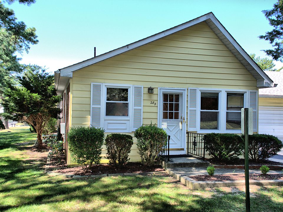 1st image of 28 Salem Drive #D