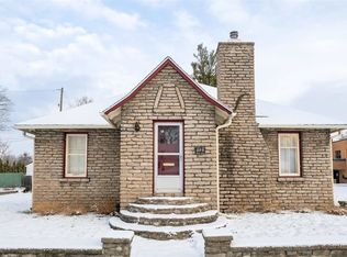 205 Antrim St, Charlevoix, MI 49720