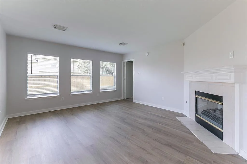 Building Photo - 16711 Hollow Ridge Rd