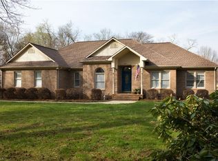 1907 Northbay Dr, Browns Summit, NC 27214
