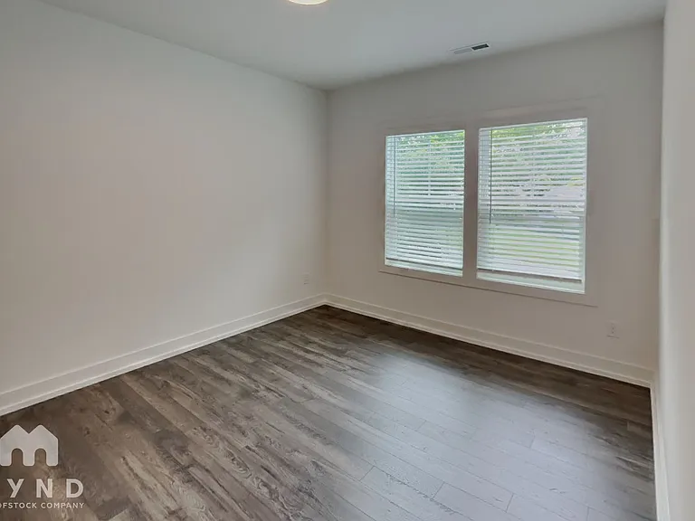 1027 Trembeth Dr — Photo 9