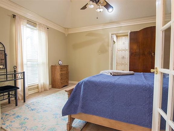 5th image of 2213 Lakeview Dr