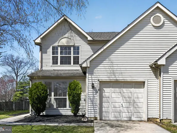 9 Dewberry Ln, Delran, NJ 08075