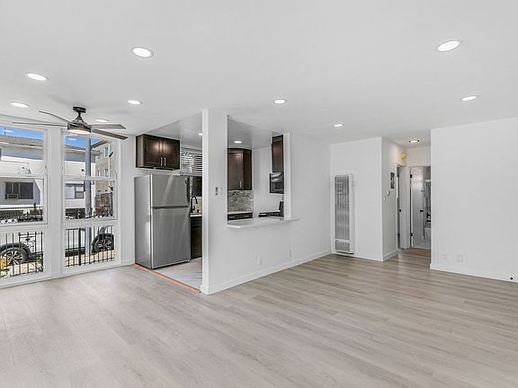 2nd image of 1016 Wilcox Ave APT 1