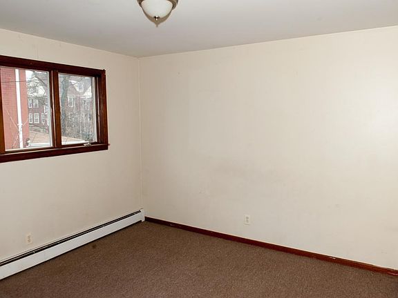 3rd image of 616 Chestnut Ave APT 2