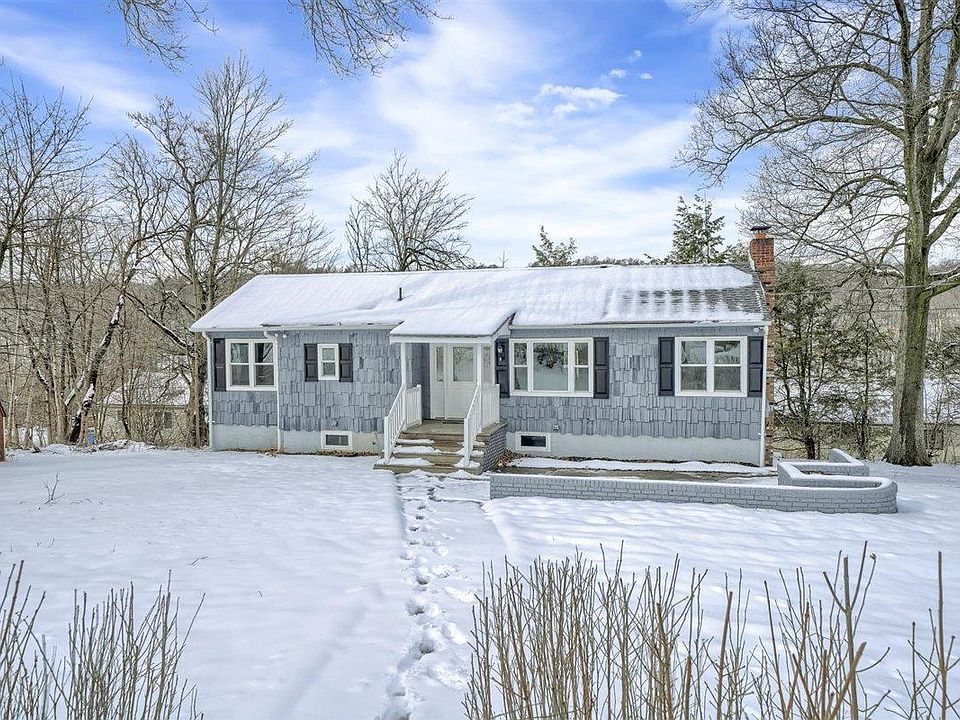 1st image of 16 Orchard Lake Dr