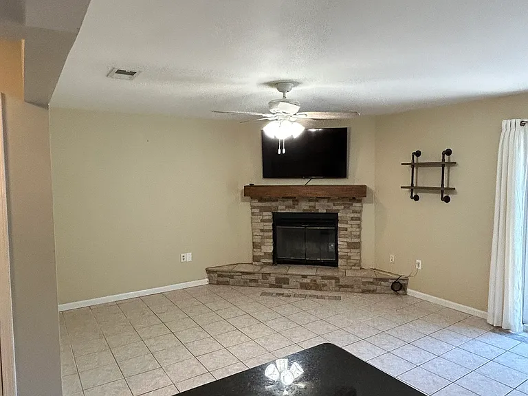 1819 Valparaiso Blvd — Photo 2
